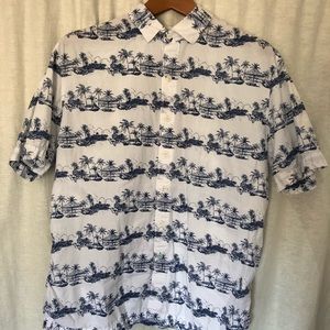 Men’s Tommy Bahama button down short sleeve shirt